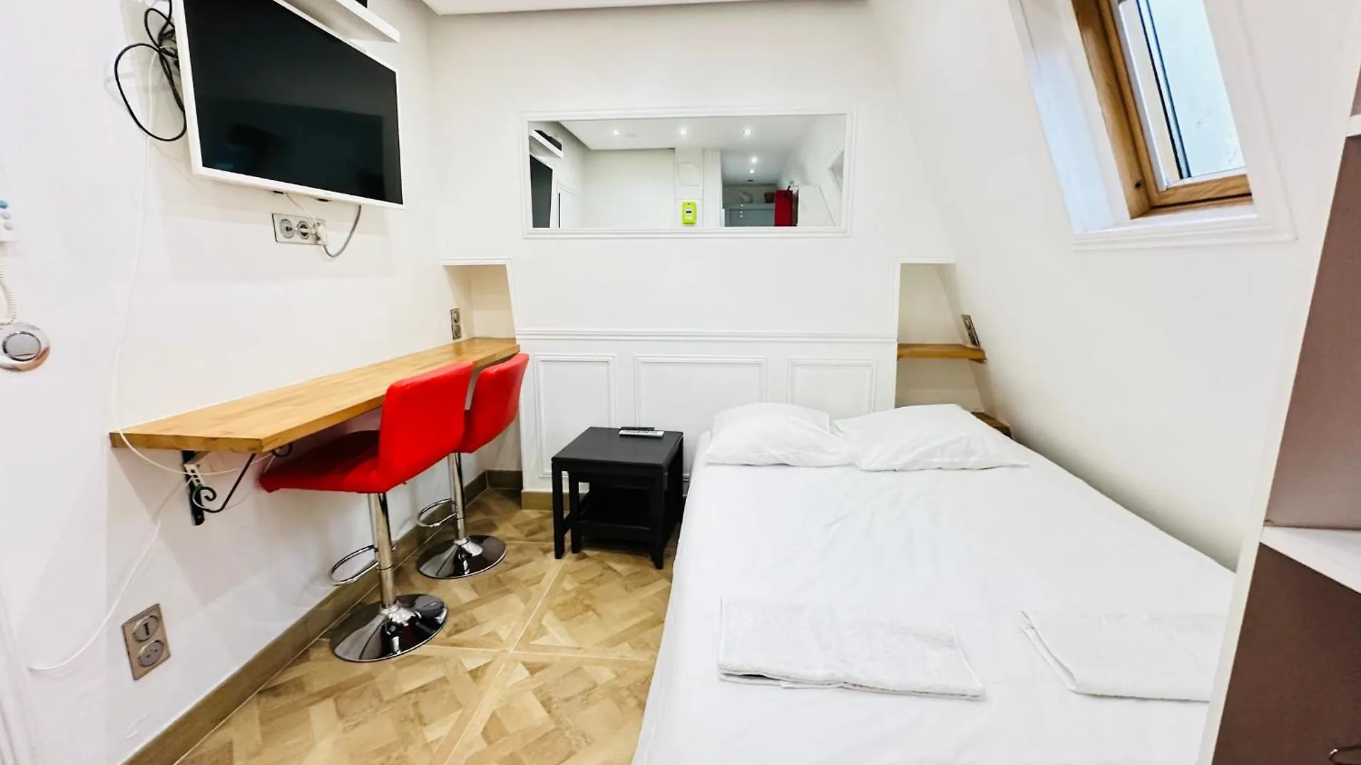 Pretty Central Flat In París Francia
