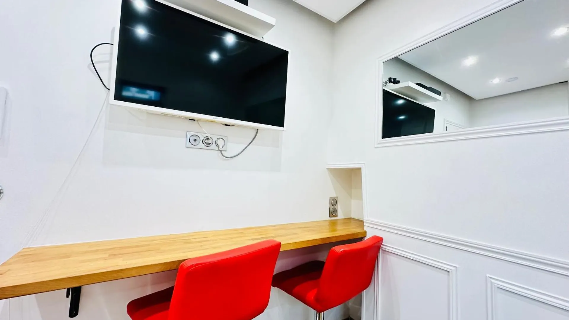 Pretty Central Flat In باريس